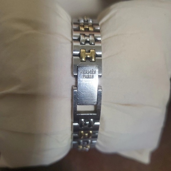 🦋 Hermes 🦋 Woman roman numerals Watch-EUC- - Picture 4 of 4